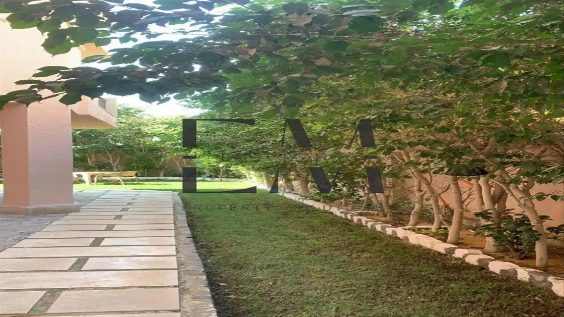 Stunning Home with Private Garden and Pool
