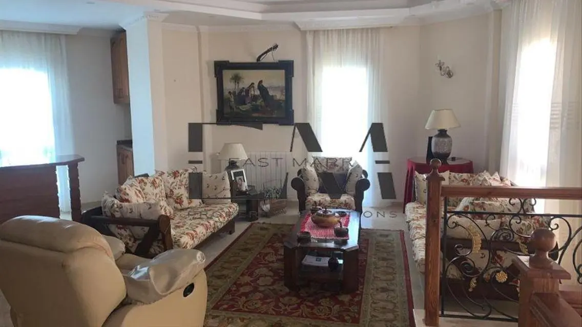 Stunning Home with Private Garden and Pool