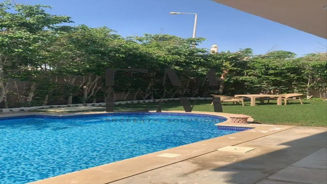Stunning Home with Private Garden and Pool