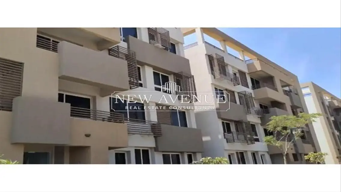 شقة فاخرة مطلة على معلم رئيسي في موقع استراتيجي