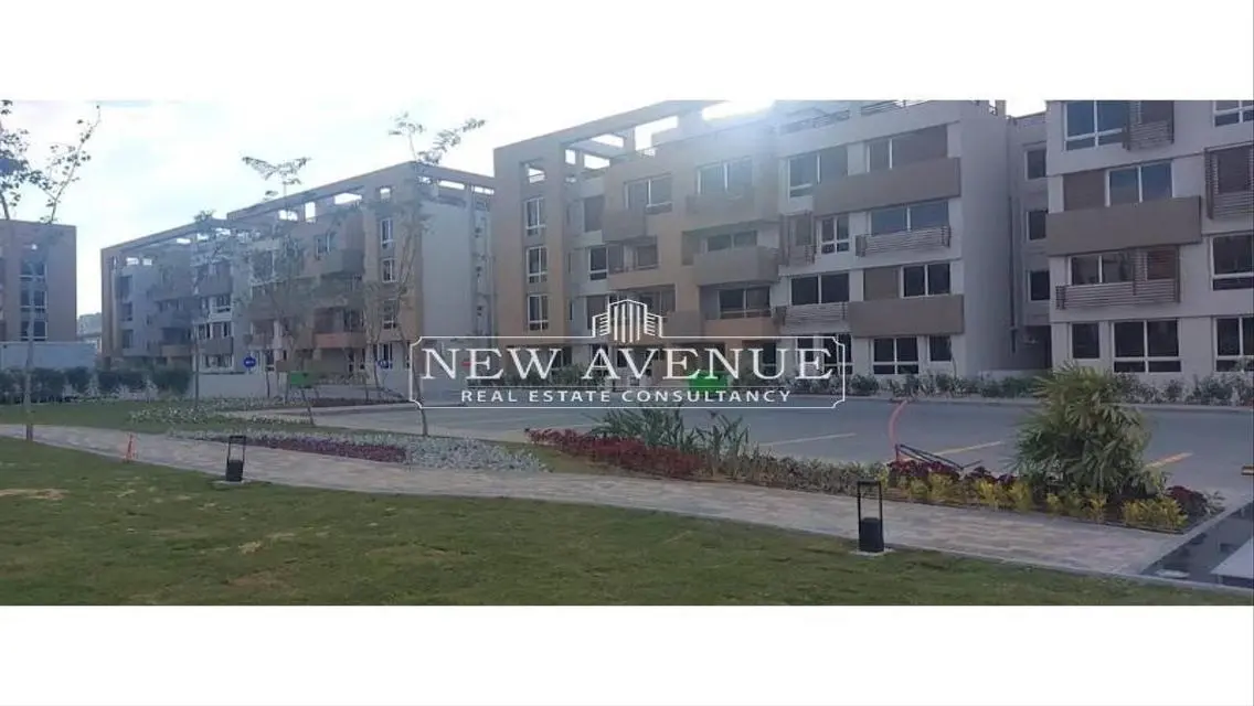 شقة فاخرة مطلة على معلم رئيسي في موقع استراتيجي