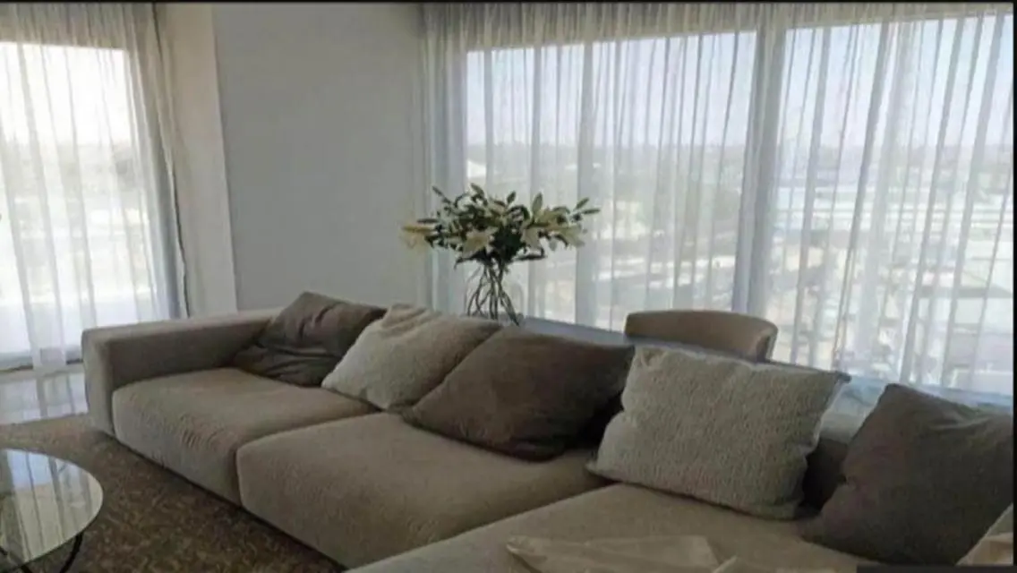Luxury Apartment Overlooking the Lake with Modern Amenities