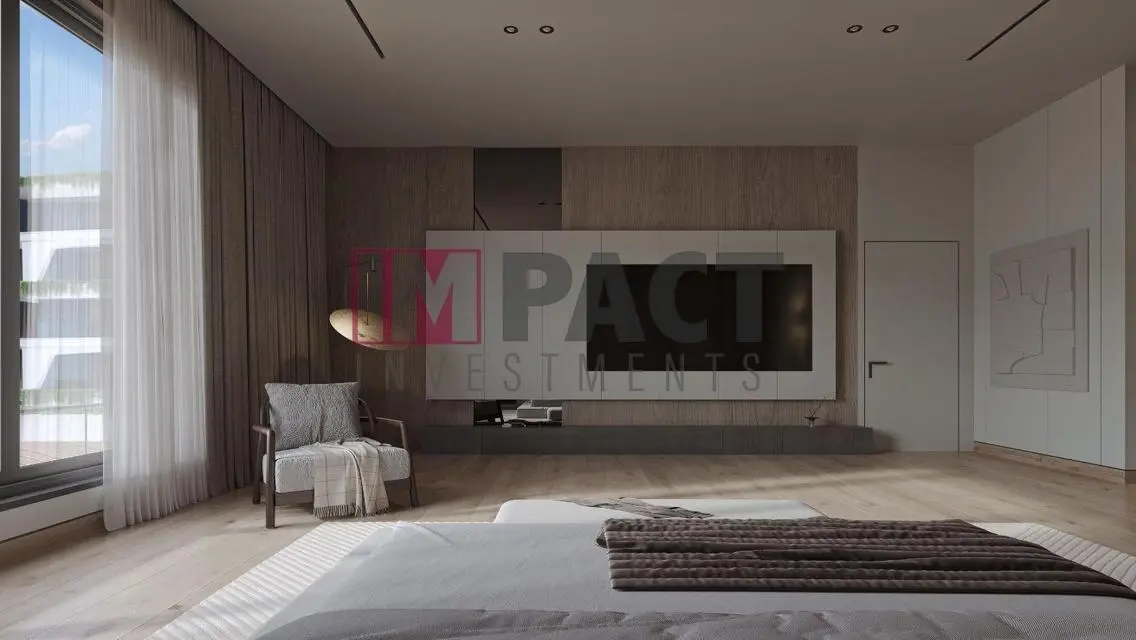 Luxurious Villa with Private Garden and Pool in Prime Location