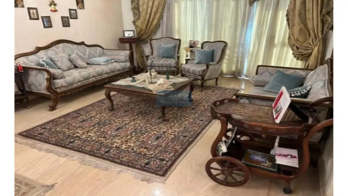 شقة فاخرة بحجم 320 متر في قلب المدينة