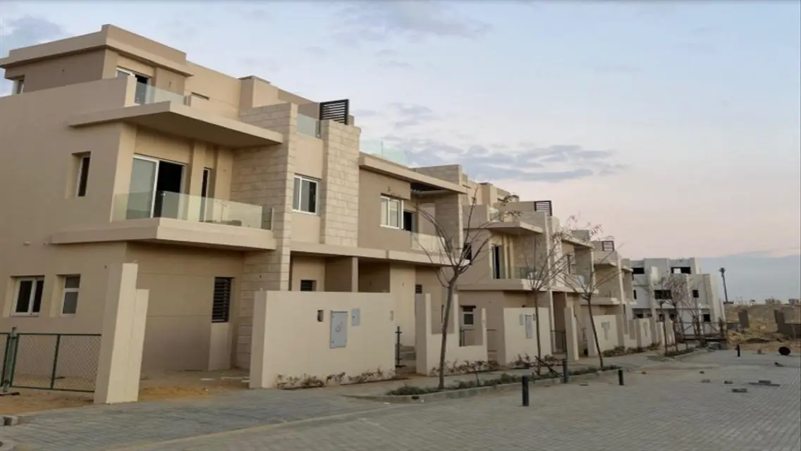 فيلا فاخرة مع حديقة خاصة ومسبح