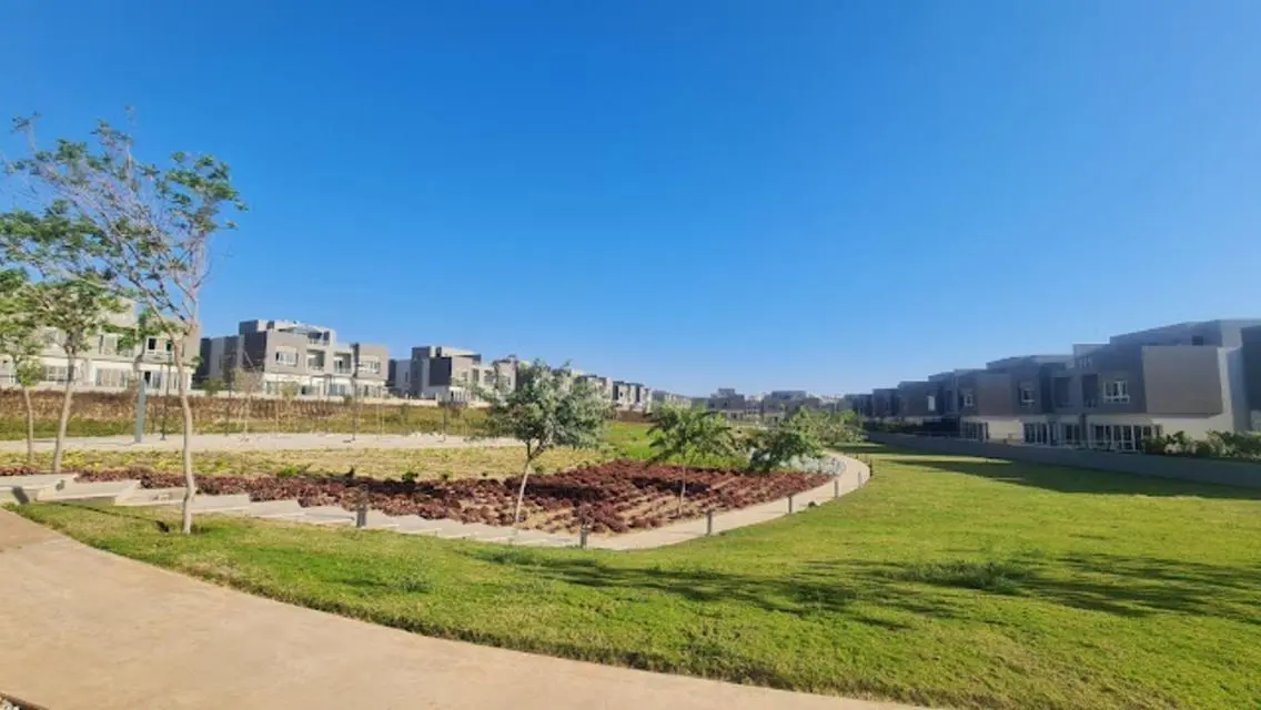 Luxurious Apartment with Private Garden and Shared Pool