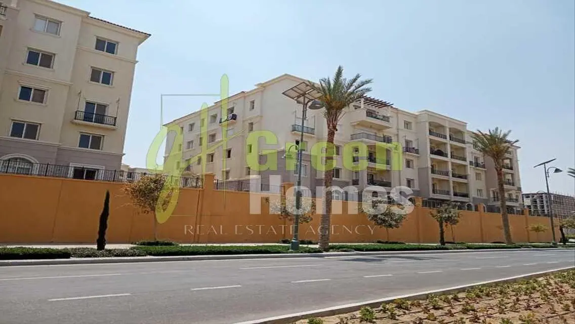 Luxury Three-Bedroom Apartment with Shared Pool and Lake View