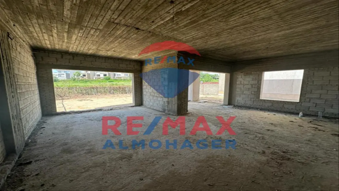 Luxury Apartment for Sale - 300 sqm with Garden and Shared Pool