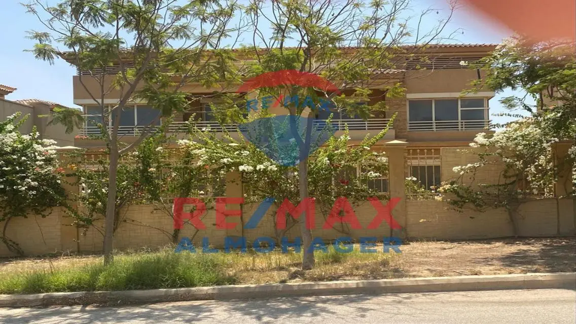 Luxury Apartment for Sale - 300 sqm with Garden and Shared Pool
