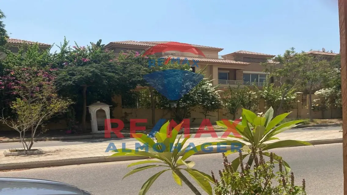 Luxury Apartment for Sale - 300 sqm with Garden and Shared Pool