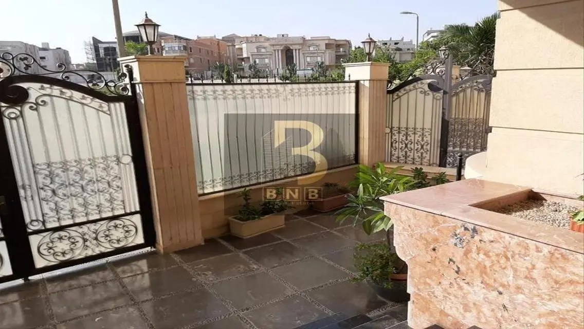 شقة فاخرة بمساحة 250 متر في قلب المدينة
