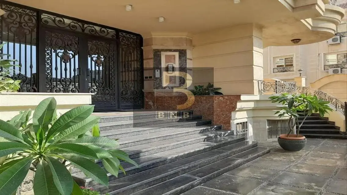 شقة فاخرة بمساحة 250 متر في قلب المدينة