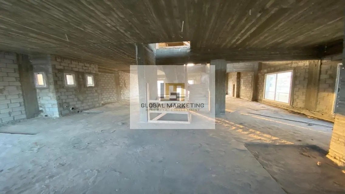 Prime Location Property - 5.5 Rooms for Sale