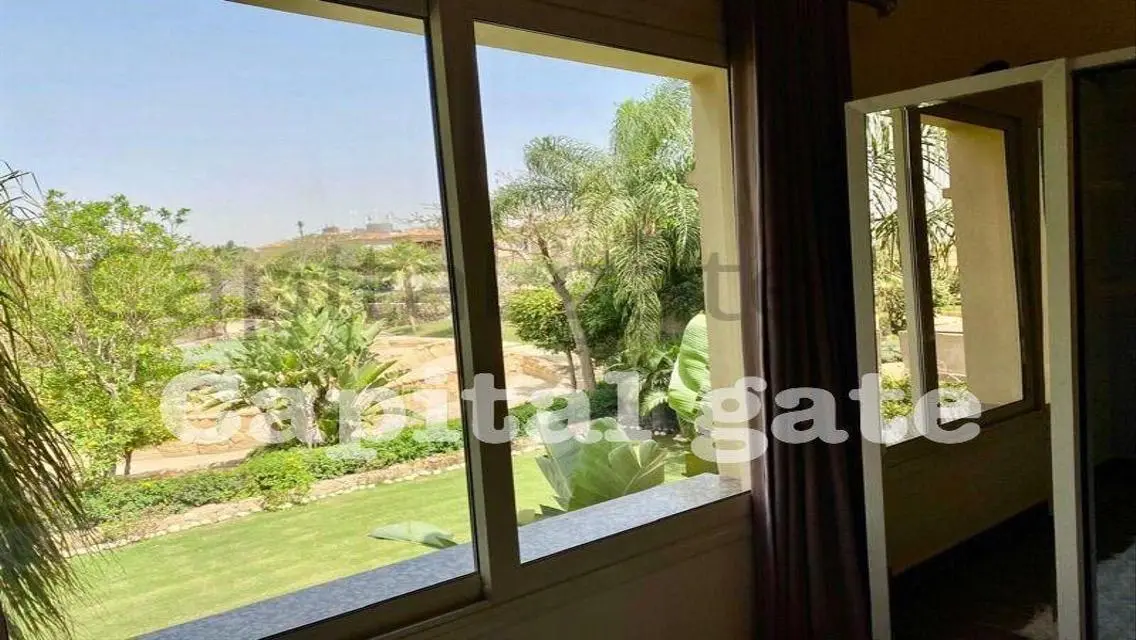 فيلا فاخرة للبيع بمساحة 800 متر