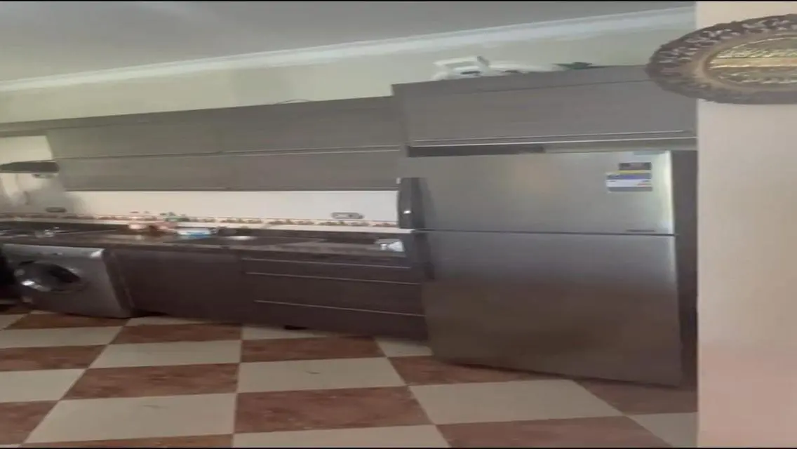 قصر فخم مع مسبح خاص وحديقة