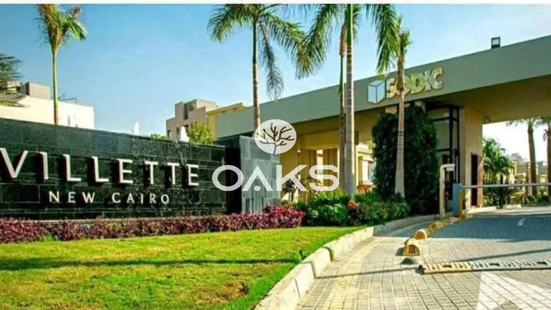 فيلا فاخرة للبيع مع حديقة خاصة ومسبح