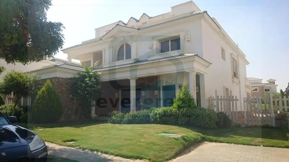 Elegant Villa for Sale at 5,200,000 EGP in a Prime Location