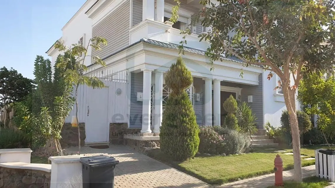 Elegant Villa for Sale at 5,200,000 EGP in a Prime Location
