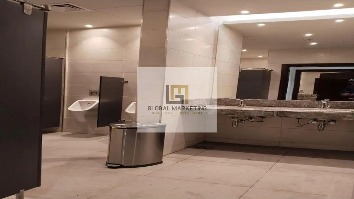 District 5 - Office for Rent, 1250 Sq. M.