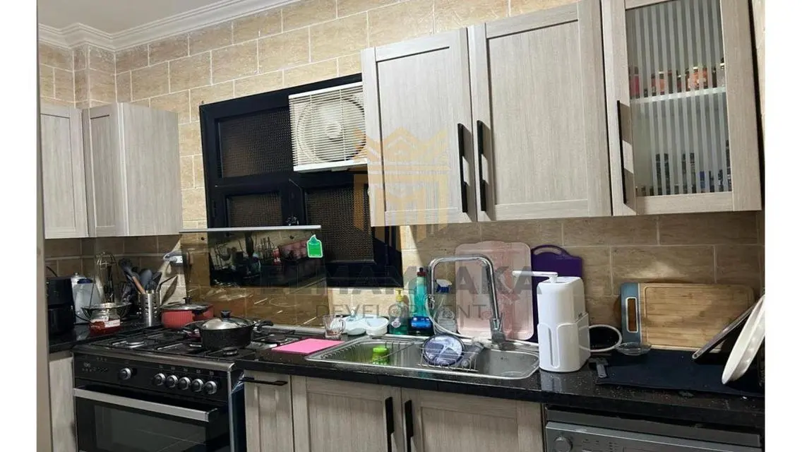 شقة فاخرة في موقع مميز مع شرفة رائعة