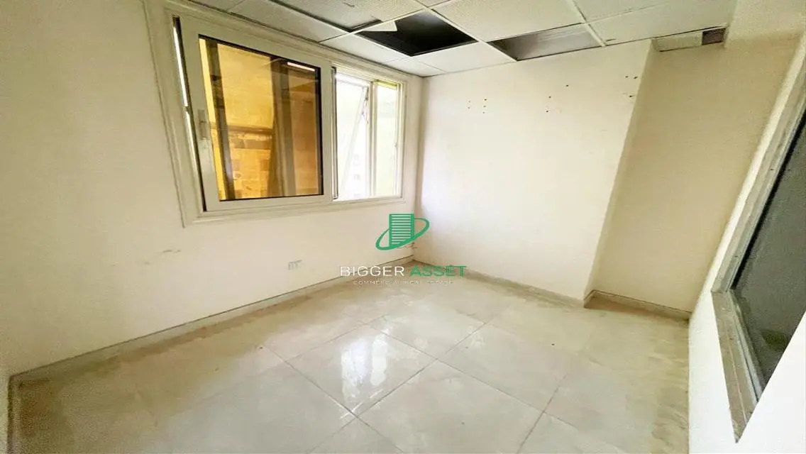 شقة مميزة بمساحة 375 متر مع موقف مغطى