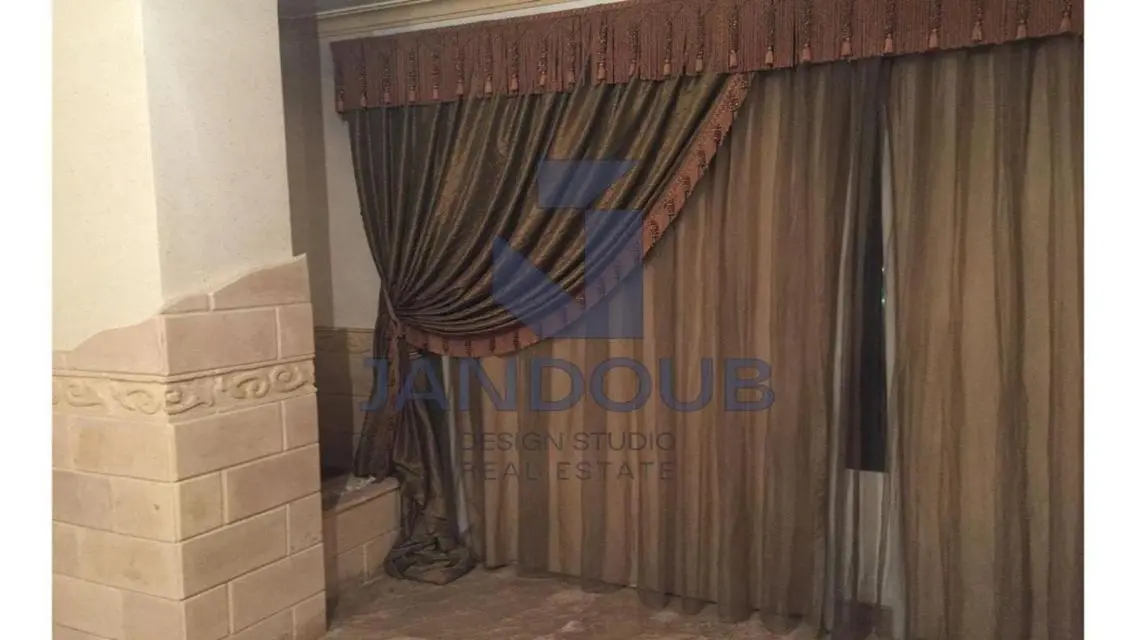 شقة مميزة مع شرفة وحارس أمن