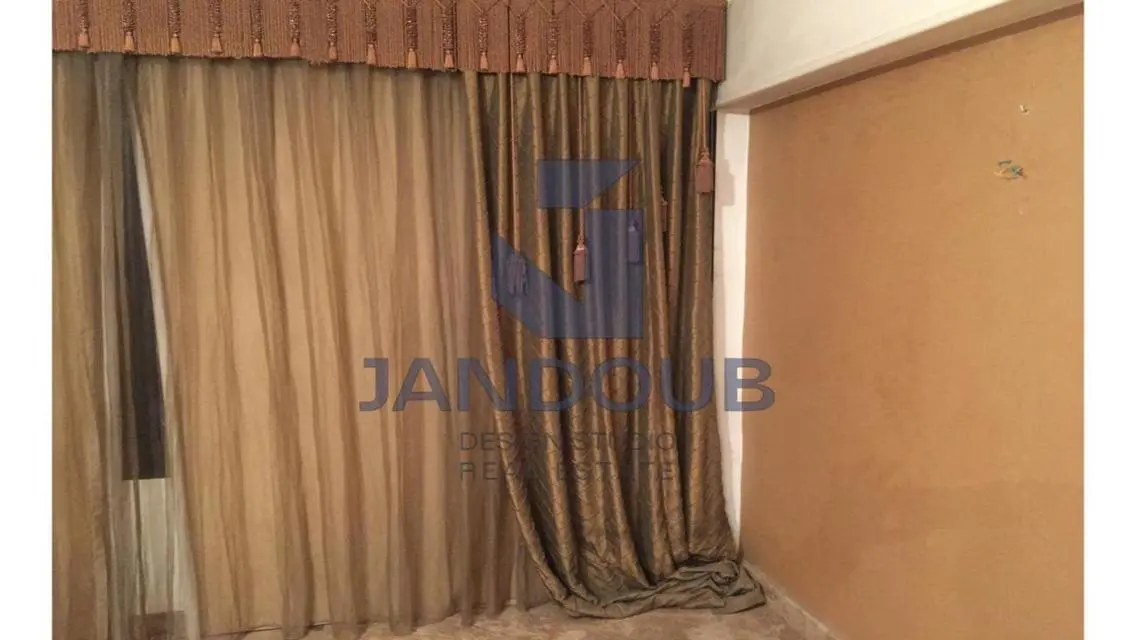 شقة مميزة مع شرفة وحارس أمن