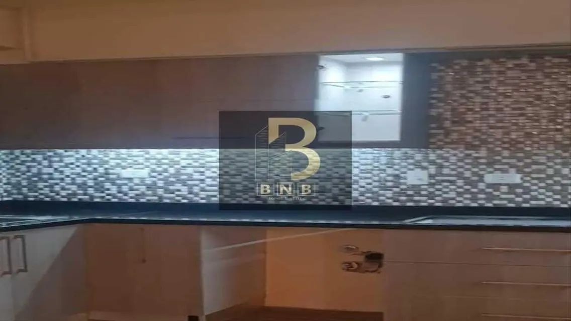 شقة فاخرة للبيع بمساحة 200 متر - 3 غرف نوم و2 حمام