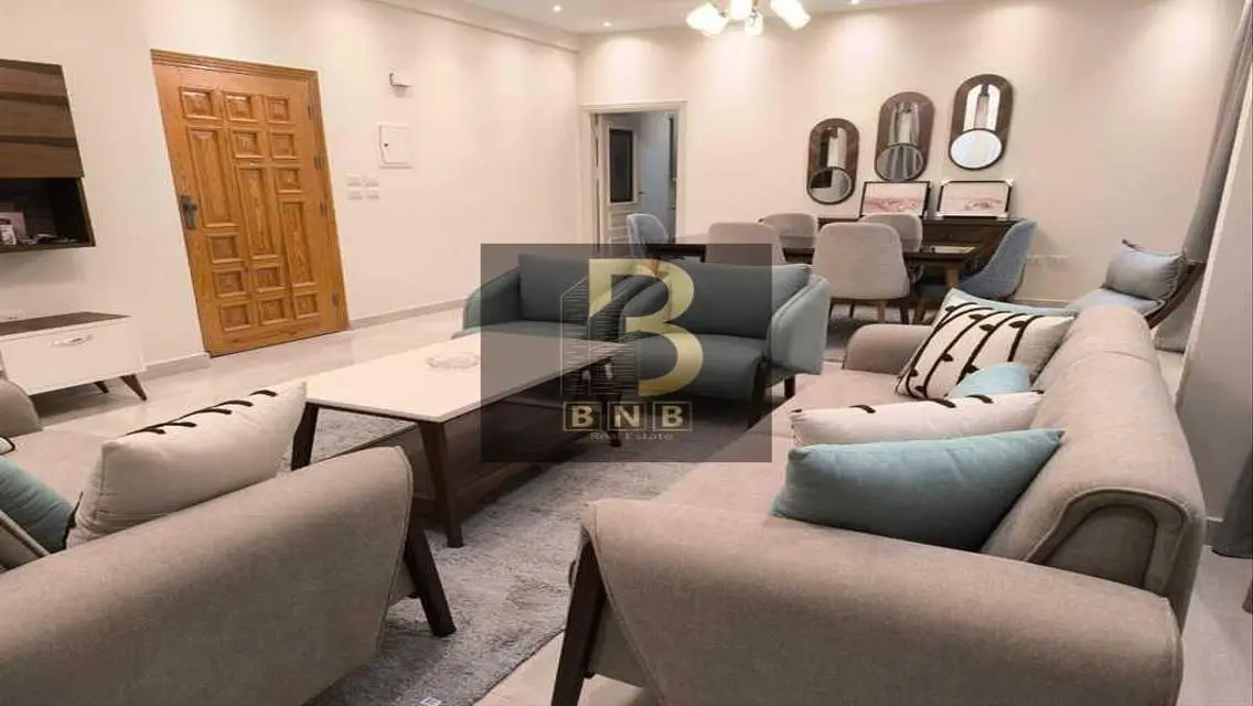 شقة فاخرة بمساحة 200 متر في 45 سدdek بسعر 45000