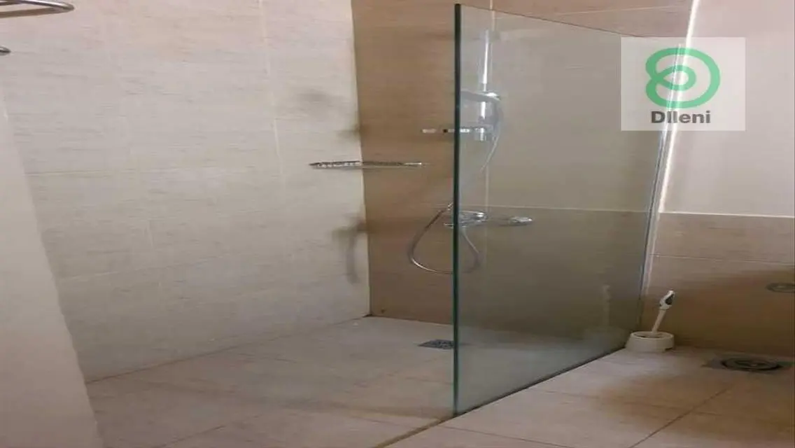 منزل فاخر بمساحات واسعة مع حديقة خاصة ومسبح