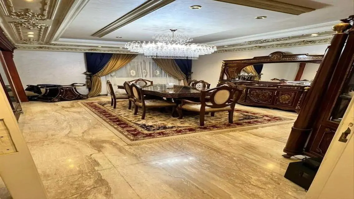 فيلا رائعة للبيع بمساحة 700 متر بمسبح خاص وحديقة
