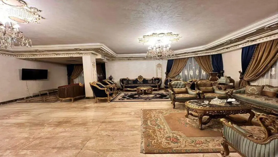 فيلا رائعة للبيع بمساحة 700 متر بمسبح خاص وحديقة