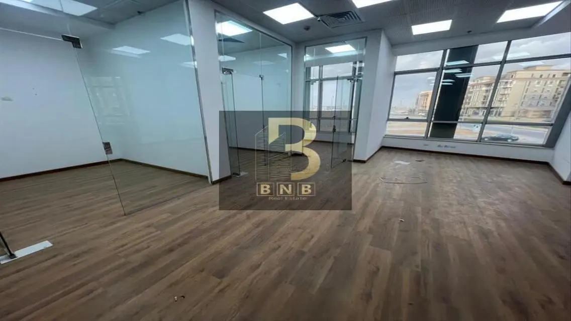 شقة مميزة للبيع بمساحة شاسعة