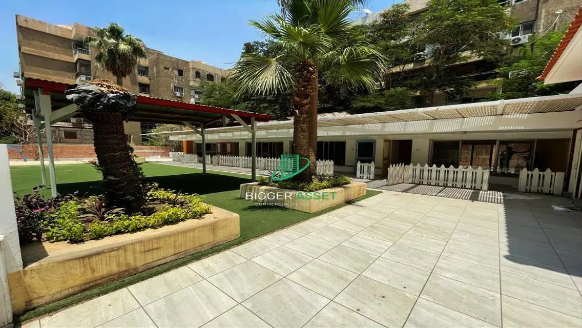 Investment Opportunity in a Stunning 700 Meter Property