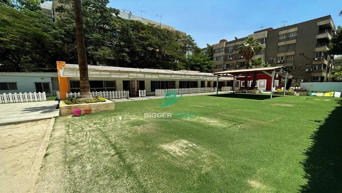 Investment Opportunity in a Stunning 700 Meter Property