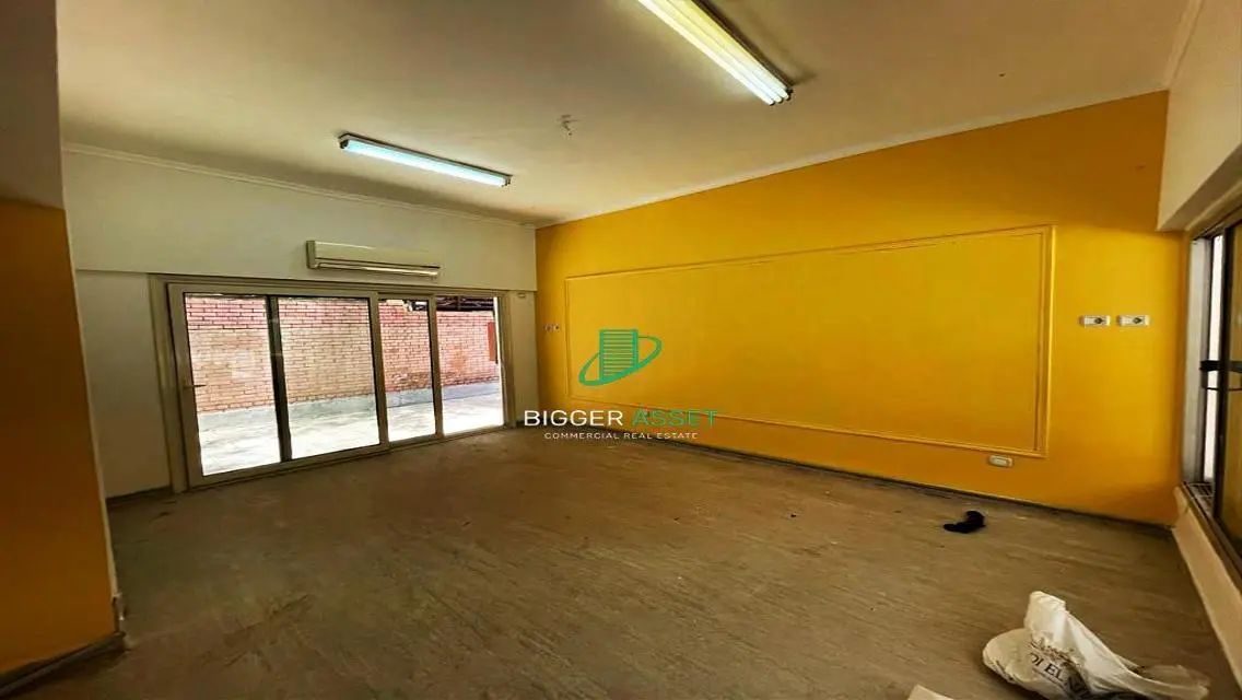 Investment Opportunity in a Stunning 700 Meter Property