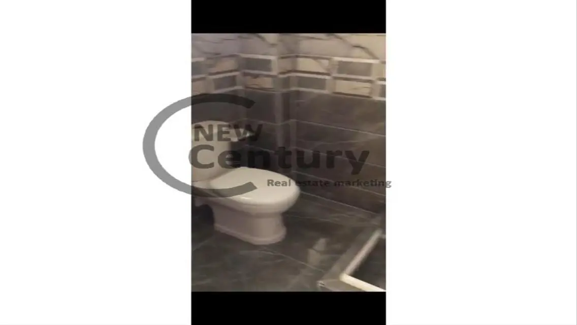 شقة فاخرة للبيع بمساحة كبيرة وبسعر مناسب