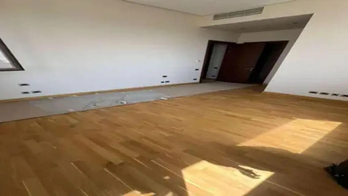 شقة فاخرة بمساحة واسعة مع إطلالة رائعة