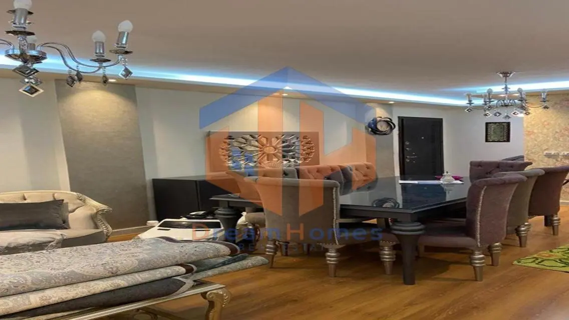 Stunning Apartment in B6 with Balcony