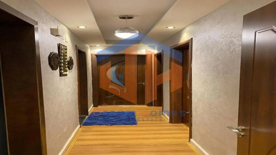 Stunning Apartment in B6 with Balcony