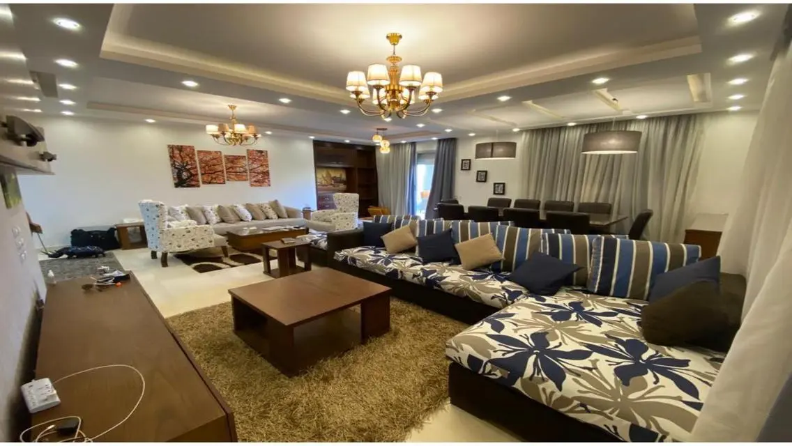 Stylish Apartment with Premium Amenities in the Heart of the City
