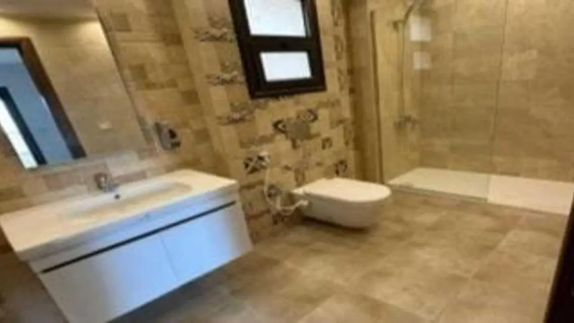 شقة فاخرة للبيع بمساحة واسعة