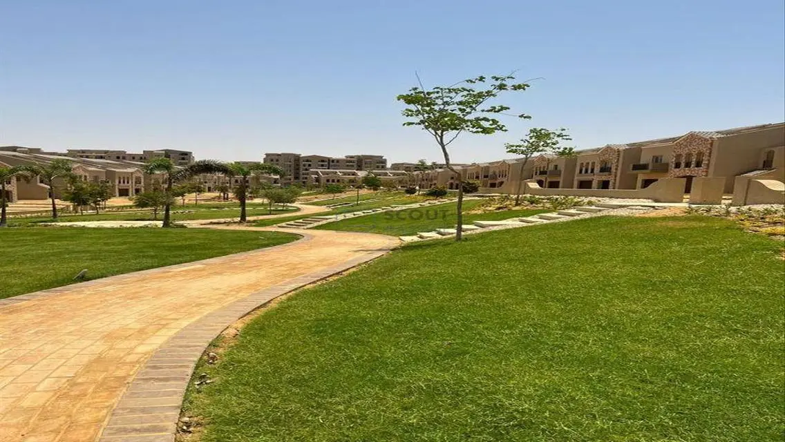 شقة فاخرة مع مسبح وحديقة خاصة للبيع