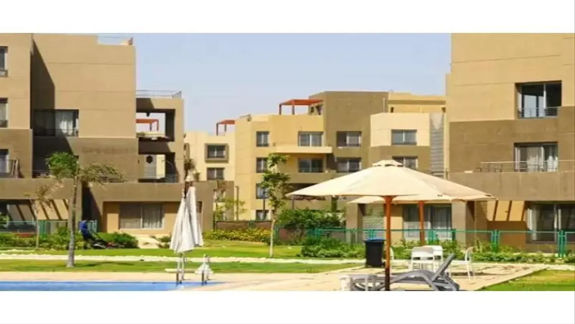 شقة فاخرة للبيع مطلة على بحيرات في قلب المدينة