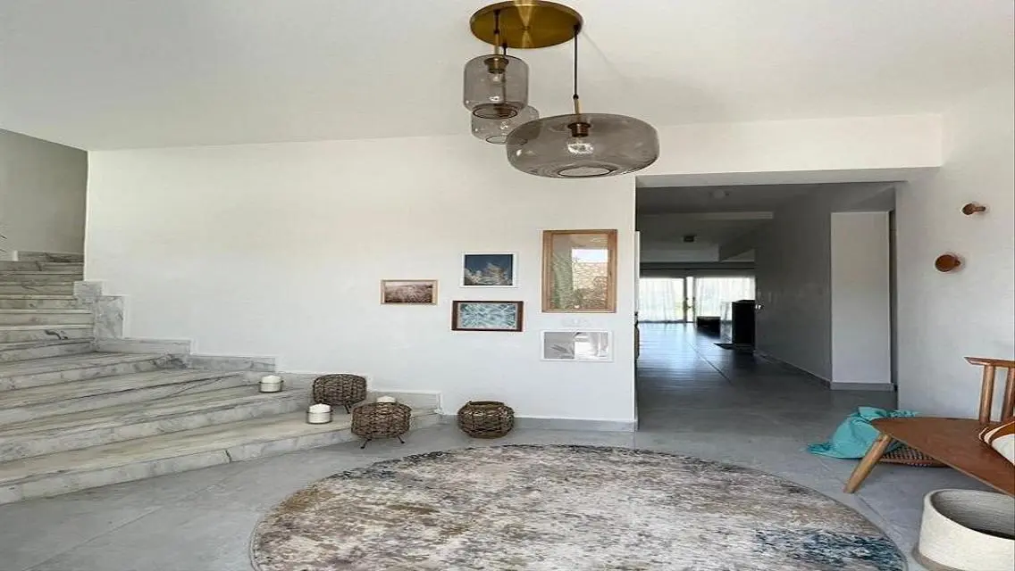 Luxury Apartment in Jefaira - 8 Rooms with Stunning View