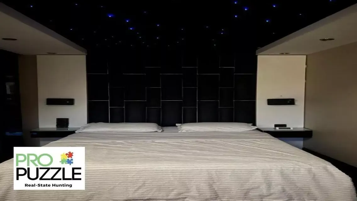 Luxury Roof Apartment for Rent in Family City