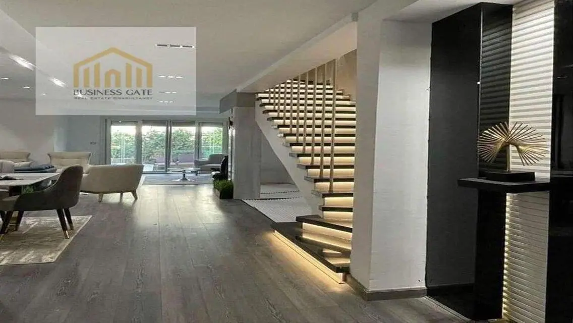 Luxury Apartment in October City