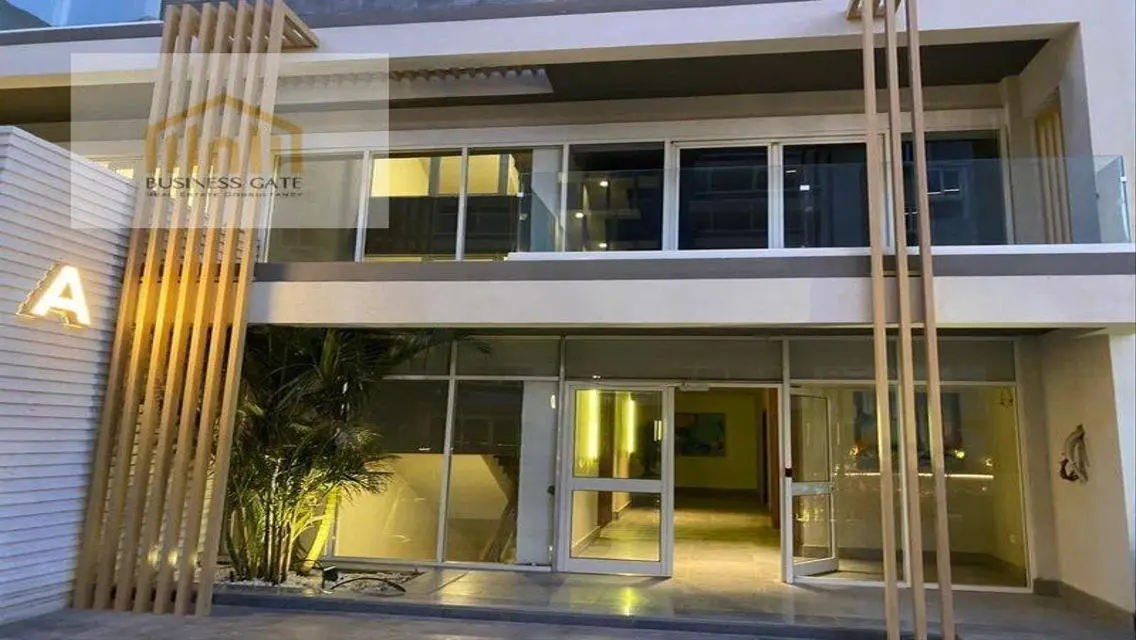 Luxury Apartment in October City