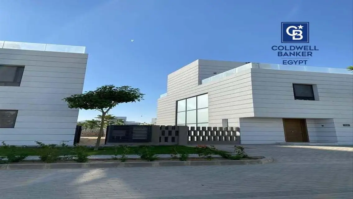 Luxury Villa for Sale - 4 Bedrooms with Private Garden and Pool