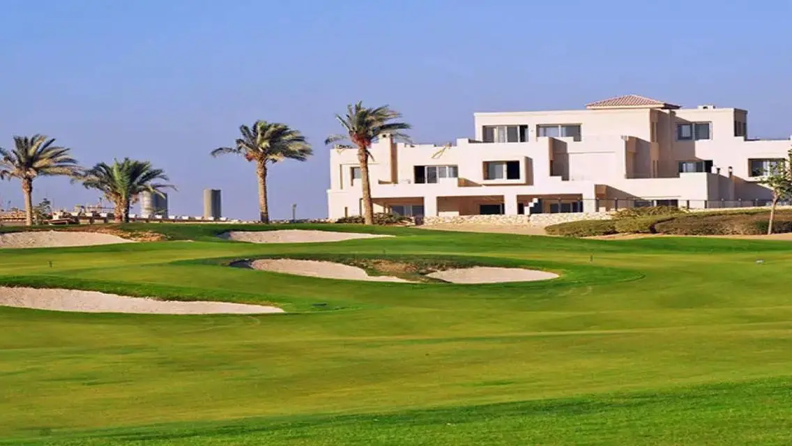 فيلا فاخرة للبيع overlooking بحيرات مدهشة